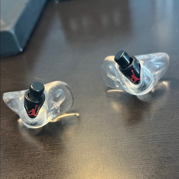 Jordan Shoe Accessories with Red Logo - Picture 2 of 3